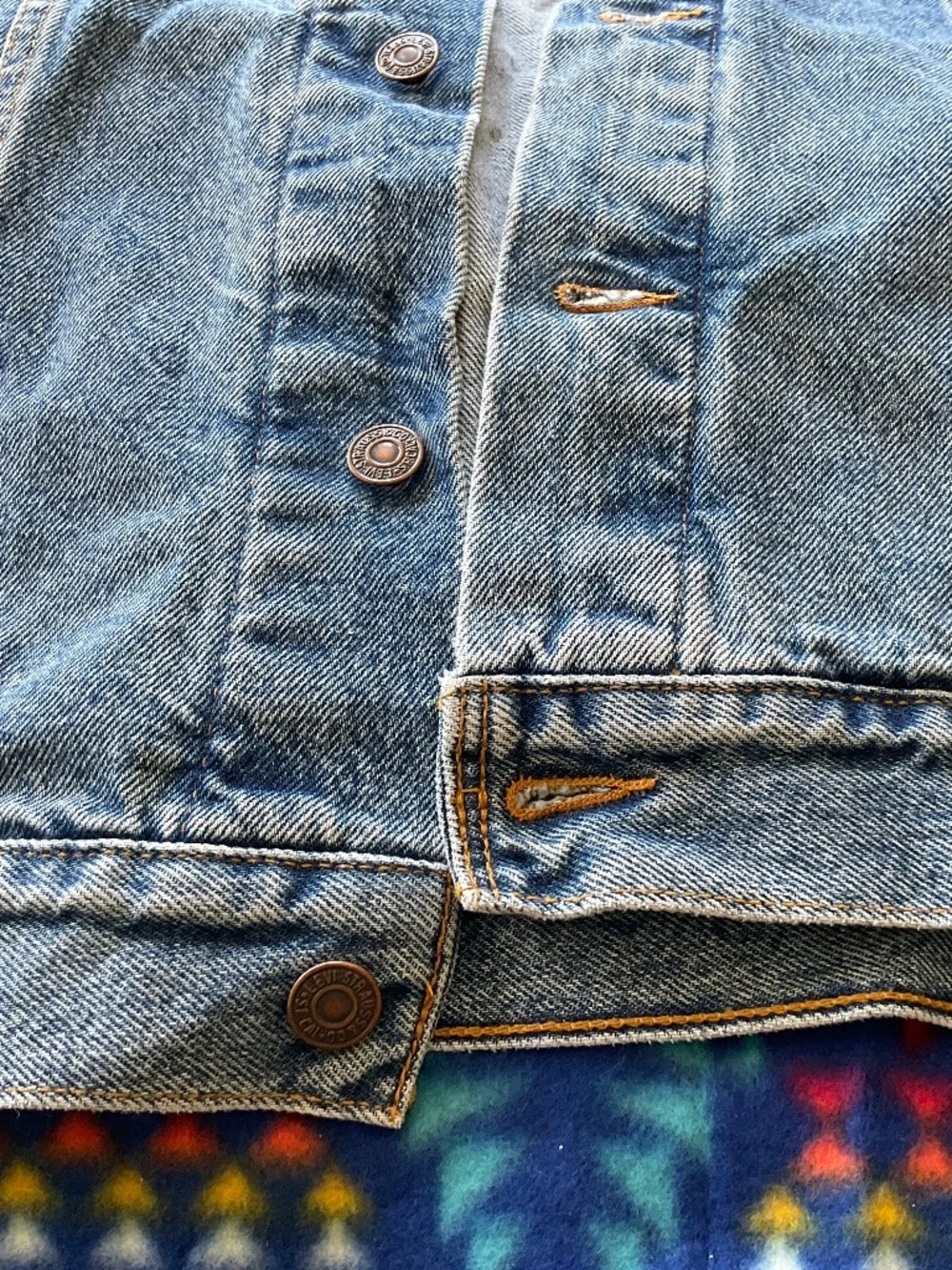 Vintage Levi’s light wash, denim trucker jacket, medium excellent condition - Picture 2 of 9